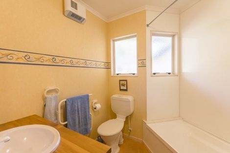 Photo of property in 7 Amokura Street, Waikanae, 5036