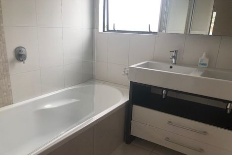 Photo of property in 48 Lakeside Drive, Orewa, 0931