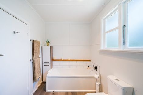 Photo of property in 3 Moa Road, Raumati Beach, Paraparaumu, 5032