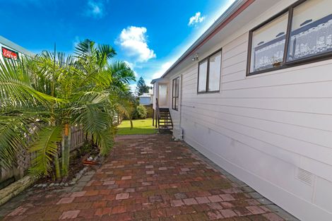 Photo of property in 53 Lavelle Road, Henderson, Auckland, 0612