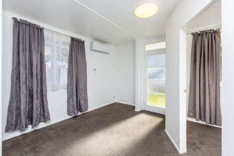 Photo of property in 35 Hanson Grove, Stokes Valley, Lower Hutt, 5019
