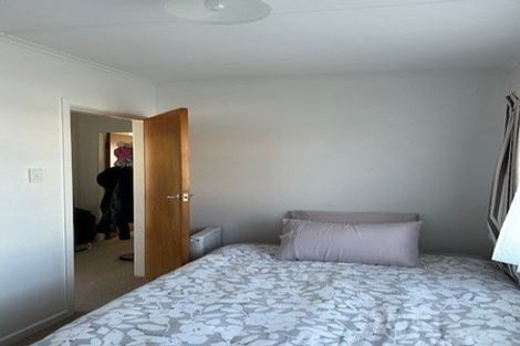 Photo of property in 18 Saulbrey Grove, Woburn, Lower Hutt, 5010