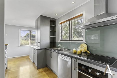 Photo of property in 80 La Trobe Street, Pakuranga Heights, Auckland, 2010