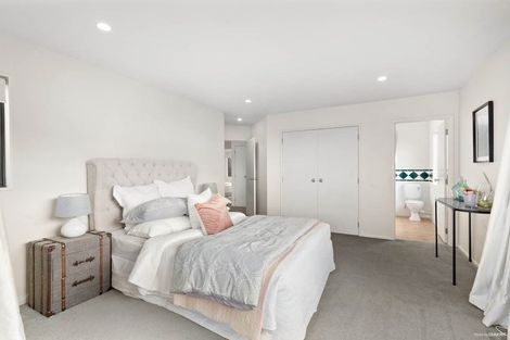 Photo of property in 2/27 Commodore Parry Road, Castor Bay, Auckland, 0620