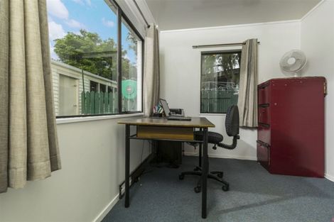 Photo of property in 39 Larissa Avenue, Henderson, Auckland, 0610