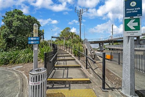 Photo of property in 6 Tesla Place, Totara Vale, Auckland, 0629