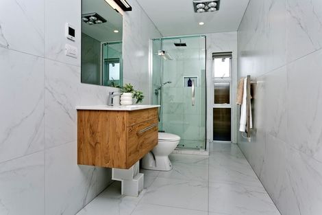 Photo of property in 29a Normanton Street, Glenfield, Auckland, 0629