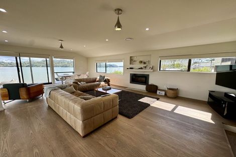 Photo of property in 62 The Terrace, Herald Island, Auckland, 0618