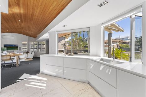 Photo of property in 15 Ngarata Avenue, Mount Maunganui, 3116