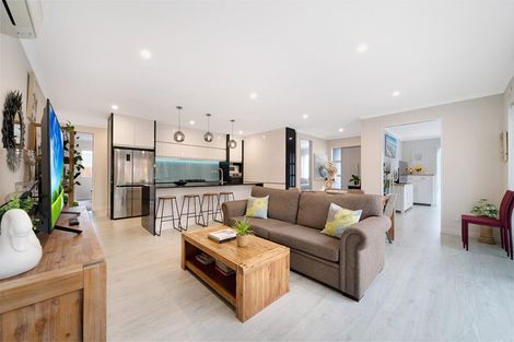 Photo of property in 16 Tararua Street, Massey, Auckland, 0614