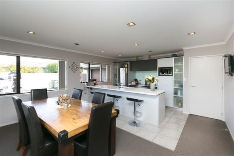 Photo of property in 21 Montrose Place, Highlands Park, New Plymouth, 4312