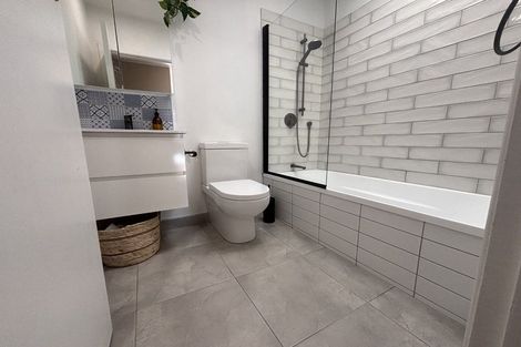 Photo of property in 16 Taikata Road, Te Atatu Peninsula, Auckland, 0610