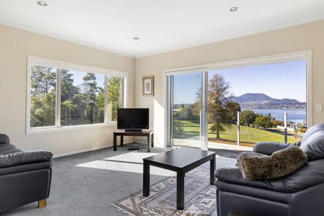 Photo of property in 10 Wakeman Road, Acacia Bay, Taupo, 3330