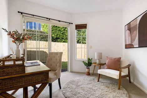 Photo of property in 1 Scarlet Oak Drive, Schnapper Rock, Auckland, 0632