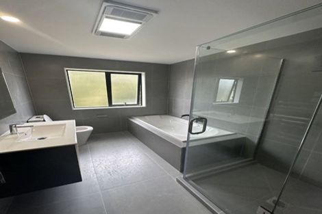 Photo of property in 8a Lynn Road, Bayview, Auckland, 0629