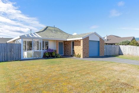 Photo of property in 18 Gandalf Crescent, Paraparaumu, 5032