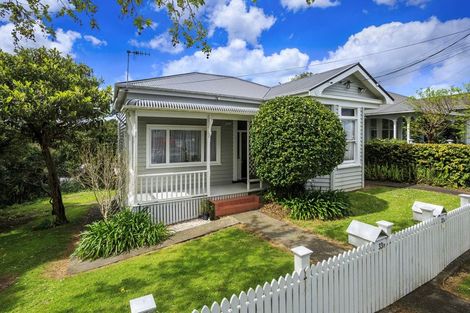 Photo of property in 33 Waimana Avenue, Northcote Point, Auckland, 0627