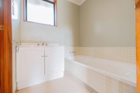 Photo of property in 2 Raeburn Place, Gore, 9710