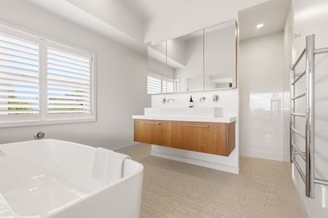 Photo of property in 127 Highland Drive, Acacia Bay, Taupo, 3385