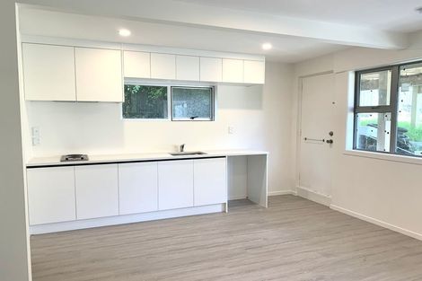 Photo of property in 4 Easter Parade, Glen Eden, Auckland, 0602