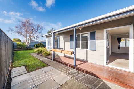 Photo of property in 18 Coromandel Court, Roslyn, Palmerston North, 4414