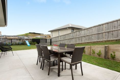 Photo of property in 35 Ballintoy Park Drive, Welcome Bay, Tauranga, 3175