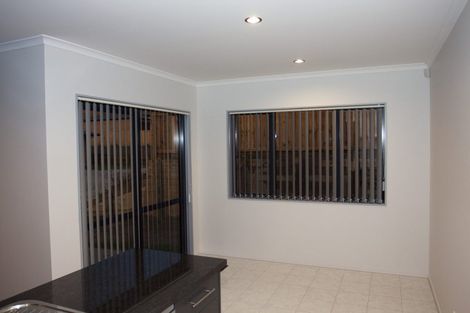 Photo of property in 33 Edgewood Way, Henderson, Auckland, 0612