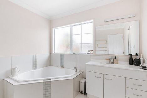 Photo of property in 23a Sunbrae Grove, Mount Maunganui, 3116