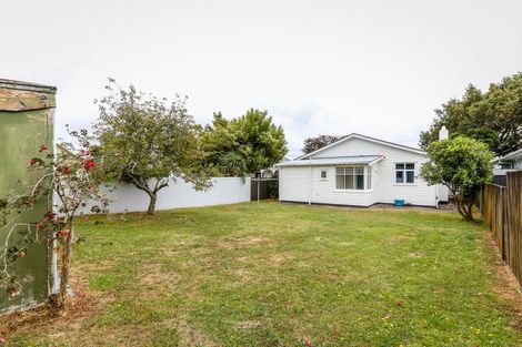 Photo of property in 5 Huatoki Street, Vogeltown, New Plymouth, 4310