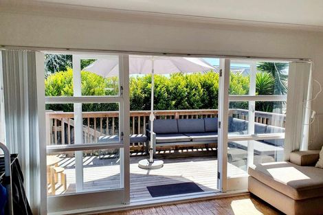 Photo of property in 8 Aplin Place, Birkdale, Auckland, 0626