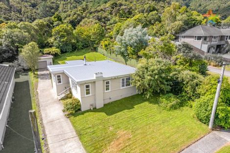 Photo of property in 77 Horoeka Street, Stokes Valley, Lower Hutt, 5019