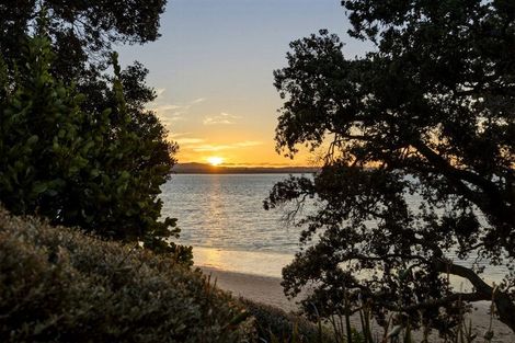 Photo of property in 16 Joan Street, Point Chevalier, Auckland, 1022