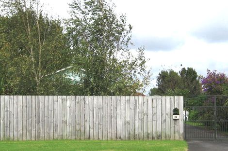 Photo of property in 2/37 Woodside Road, Massey, Auckland, 0614