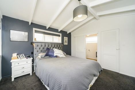Photo of property in 4 Redwood Grove, Hokowhitu, Palmerston North, 4410