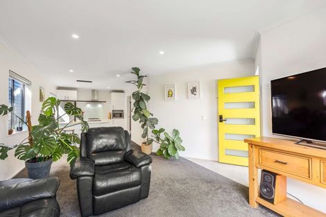 Photo of property in 9 Katipo Road, Takanini, 2112