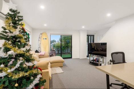 Photo of property in 1/21 Karamu Street, Te Atatu Peninsula, Auckland, 0610