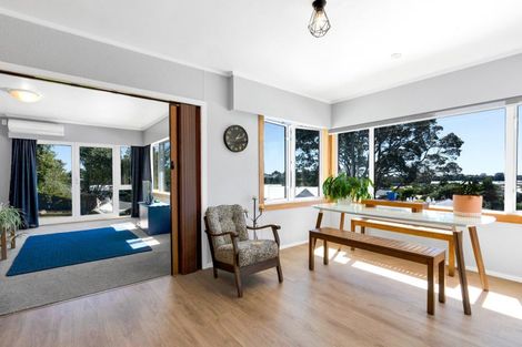 Photo of property in 52 Queens Road, Glen Avon, New Plymouth, 4312