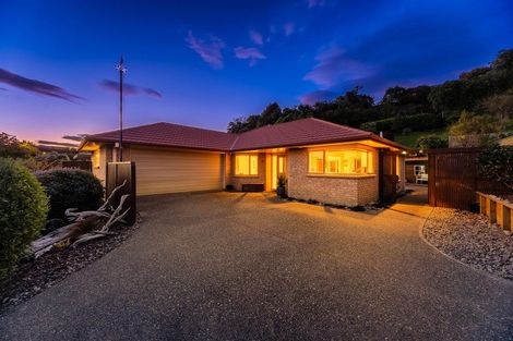 Photo of property in 8 Leanne Way, Waikanae Beach, Waikanae, 5036