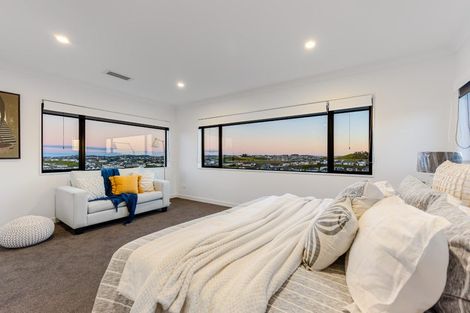 Photo of property in 39 Davey Crescent, Orewa, 0931