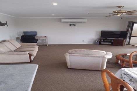 Photo of property in 784 Whangaparaoa Road, Manly, Whangaparaoa, 0930