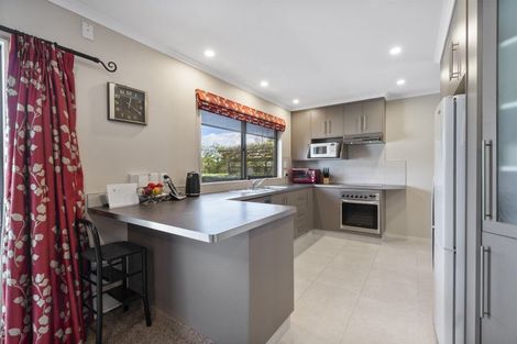 Photo of property in 11 Silkwood Place, Fitzherbert, Palmerston North, 4410