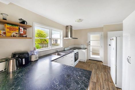 Photo of property in 5 Willow Grove, Wainuiomata, Lower Hutt, 5014