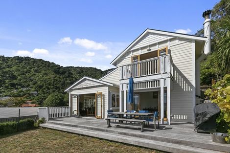 Photo of property in 6 Marama Terrace, Eastbourne, Lower Hutt, 5013