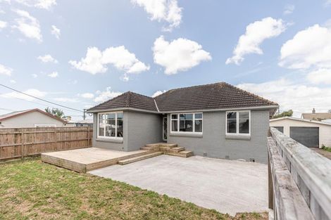 Photo of property in 1 Kauri Street, Levin, 5510