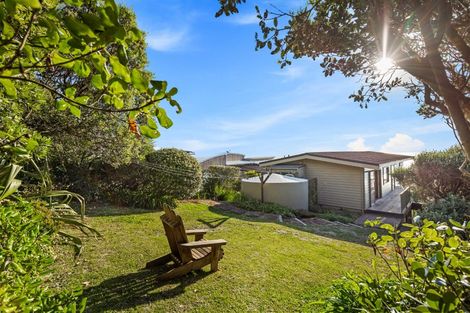 Photo of property in 42 Waitea Road, Muriwai, Waimauku, 0881