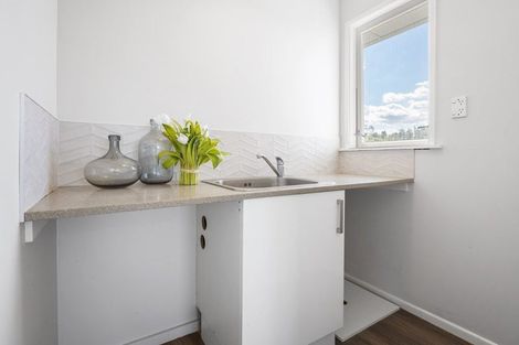 Photo of property in 18 Hatherlow Street, Glenfield, Auckland, 0629