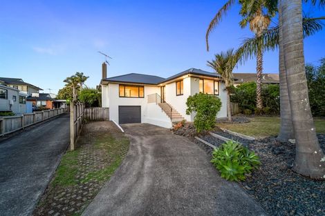 Photo of property in 1/16 Tobruk Crescent, Milford, Auckland, 0620