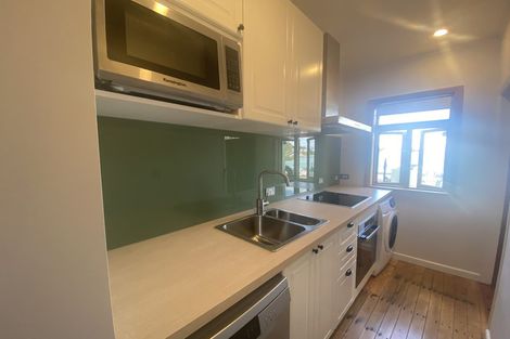 Photo of property in 186 Oriental Parade, Oriental Bay, Wellington, 6011