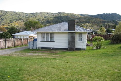 Photo of property in 2/48 Coast Road, Wainuiomata, Lower Hutt, 5014