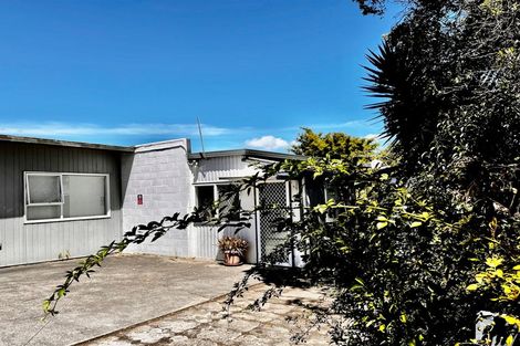 Photo of property in 4/304 Great North Road, Henderson, Auckland, 0612